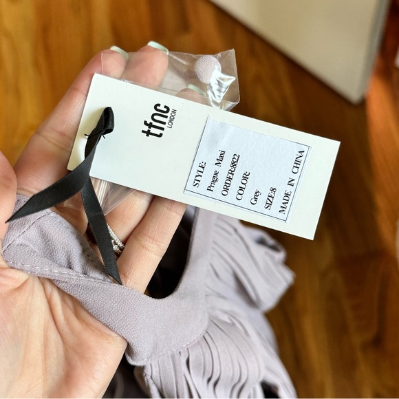 TFNC Petite bridesmaid exclusive pleated maxi dress in gray - Picture 3 of 3